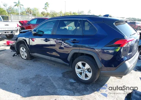 2020 Toyota Rav4 Xle z USA, uszkodzony, nr VIN 2T3W1RFV0LC063566